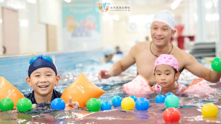 當社群媒體退場，孩子需要更真實的連結｜為什麼從小學游泳，是最自然的社會化起點
