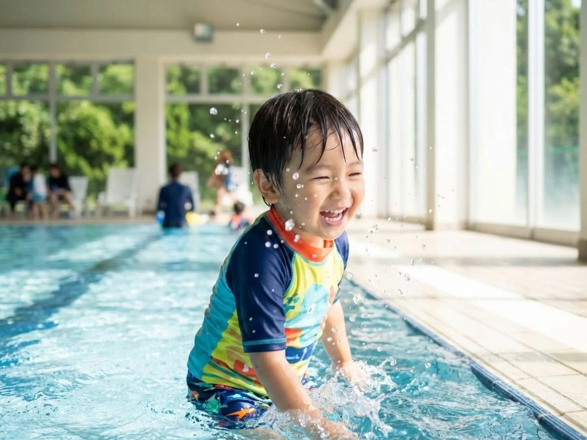  台中游泳課怎麼選？幼兒在泳池邊適應水環境的上課情境