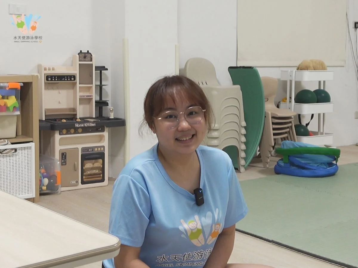 怕水、特殊需求孩子適合學游泳嗎？圓圓老師分享陪伴孩子建立自信的故事｜水天使圓圓老師分享特殊需求孩子游泳教學經驗，重視情緒穩定與耐心陪伴 
